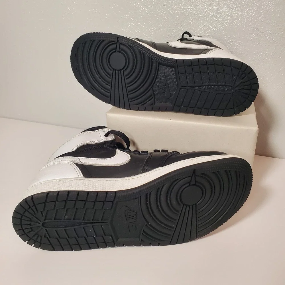 Nike Air Jordan 1 Mid Black White FD1437-010 Size 5.5Y Youth–Classic Retro Style